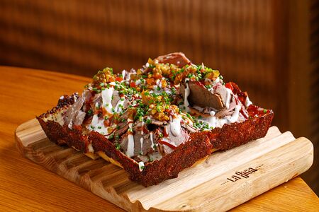 Детройт с брискетом BBQ и халапеньо