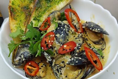 Мидии в соусе Том ям