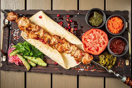 Мякоть бедра цыпленка с домашней лепешкой