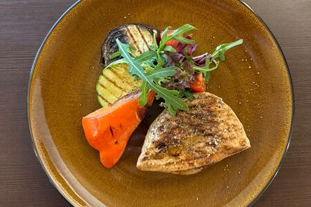 Куриное филе с овощами гриль