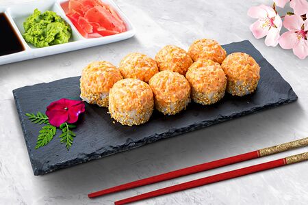 Острый ролл с лососем Lux