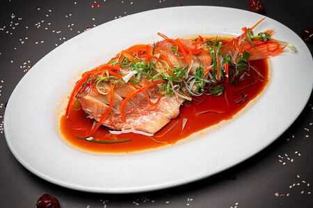 Морской окунь на пару