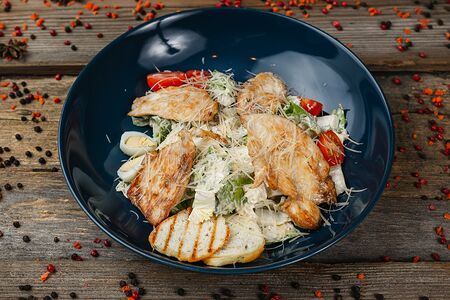 Салат цезарь с курицей