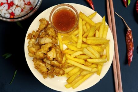 Картофель фри с курицей