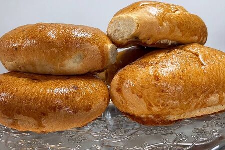 Пирожок с ветчиной и сыром 