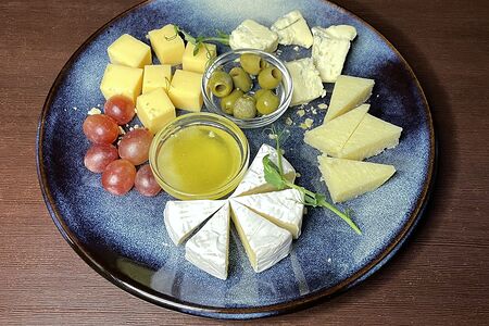 Тарелка европейских сыров