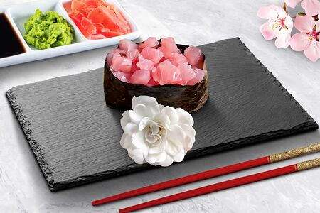 Спайси-суши с тунцом