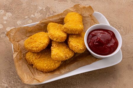 Наггетсы с кетчупом