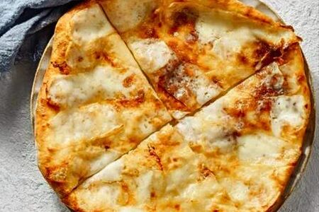 Хачапури по-мегрельски с копченым сулугуни