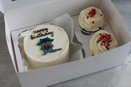  Набор бенто-торт и капкейки для близкого человека Енот и сердечко