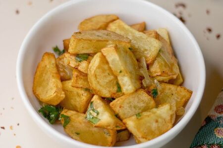 Жареный картофель со сванской солью и луком