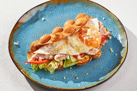 Гонконгская вафля с курицей и яйцом