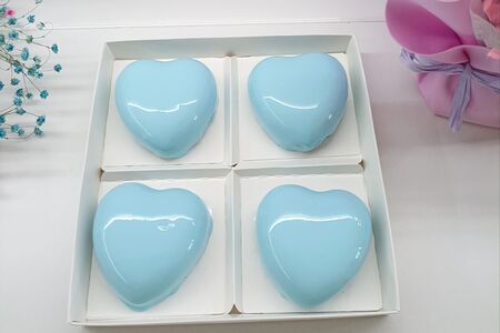 Муссовые пирожные голубые Ассорти