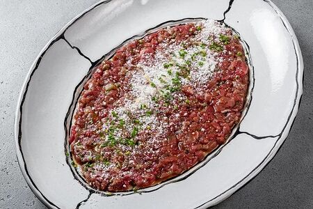 Тартар из говядины с пармезаном