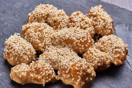 Попкорн куриный в соусе терияки с кунжутом