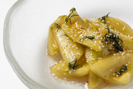 Огурцы, маринованные в аджике