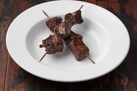 Шашлычки из телятины на шпажках