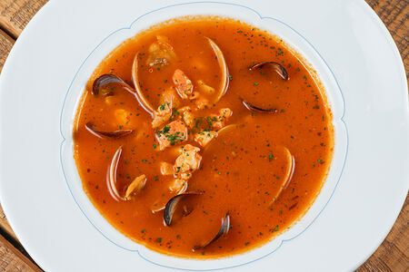 Томатный суп с морепродуктами
