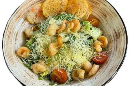 Салат Цезарь с креветками