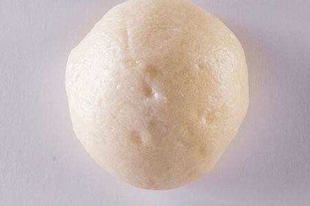 Булочка Бао со смородиной