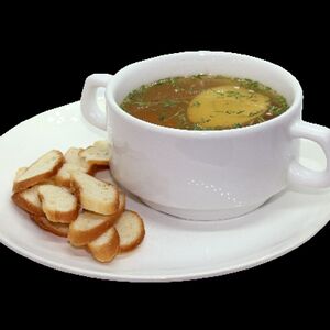 Бульон куриный с яйцом и зеленью