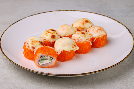 Ролл запечённый со снежным крабом и моцареллой