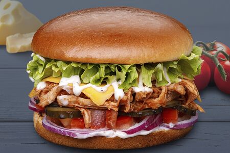 Бургер с рваной свининой