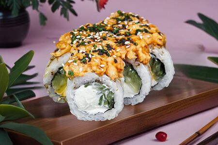 Острый ролл с лососем