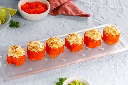 Ролл Калифорния с лососем