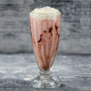 Клубнично-банановый милкшейк