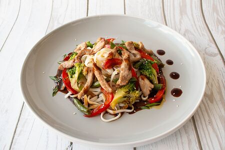 Вок со свининой в соусе терияки