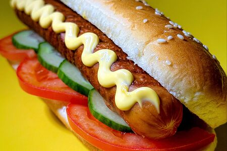 Хот-дог с говяжьей сосиской