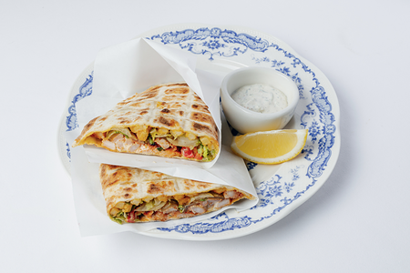 Гирос с сувлаки из креветки