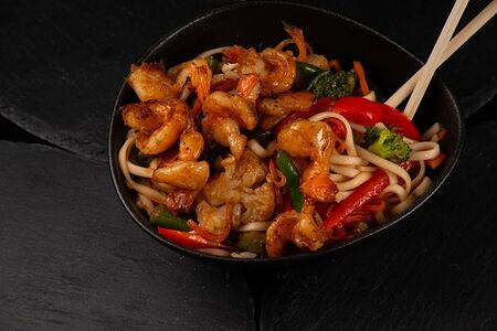 Пшеничная лапша с креветкой 