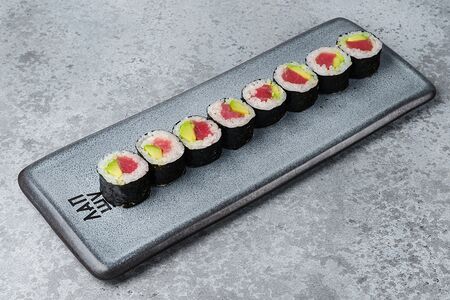 Тунец-авокадо маки