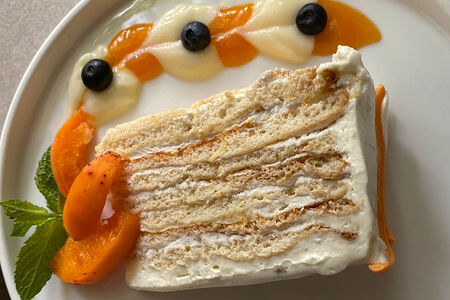 Молочная девочка с абрикосом