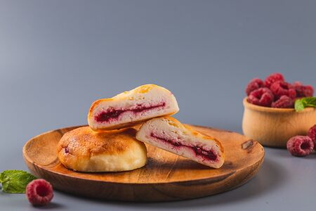 Сырники с малиновой начинкой