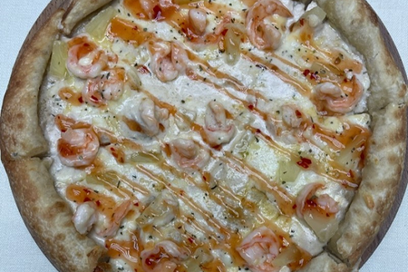 Пицца с креветками и ананасом