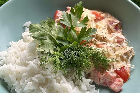 Курица в сливочном соусе с рисом