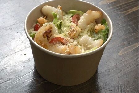 Салат Цезарь с креветками