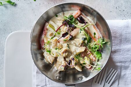 Рапаны с овощами в сливочном соусе