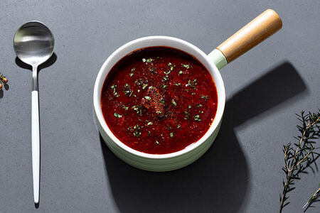 Борщ с говядиной и сметаной