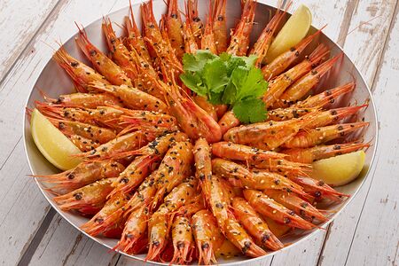 Жареные магаданские креветки в соусе том ям 