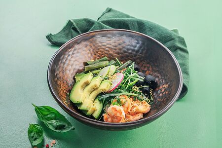 Салат с креветками и авокадо