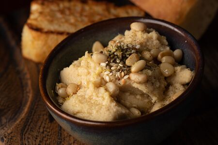 Хумус с кедровыми орешками