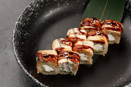 Унаги Урамаки с угрем