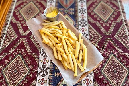 Картофель фри с соусом