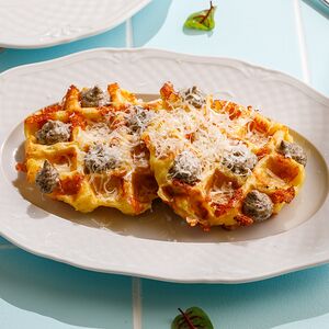 Картофельные вафли с трюфельным соусом