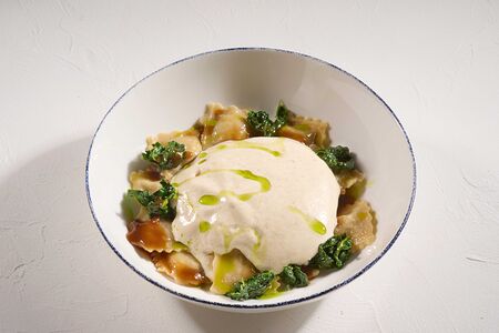 Равиоли ди карне кон мусс ай фунги