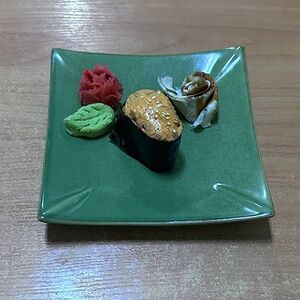 Суши Спайси кани нигири